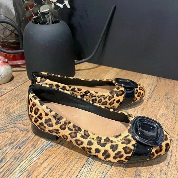 Clarks Unstructured Leopard Flats – Size 7 - Picture 9 of 11